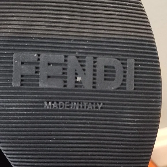 ♡🌟🎆🧨RARE! NEW Fendi Black and Gold Women's Heels - Picture 8 of 16